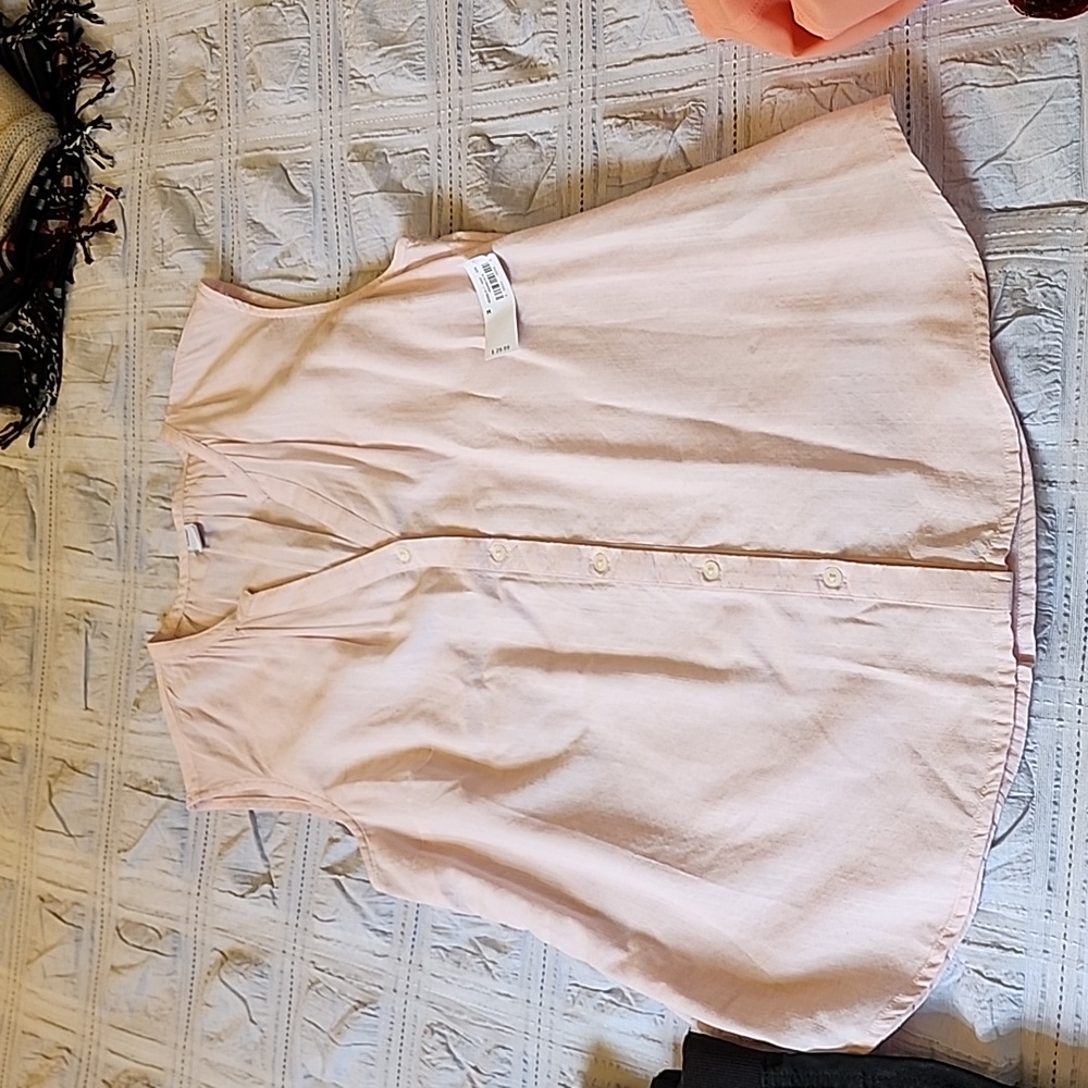 Sleeveless shirt